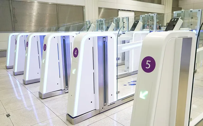 Comptoirs d'immigration à l'aéroport de Dubaï